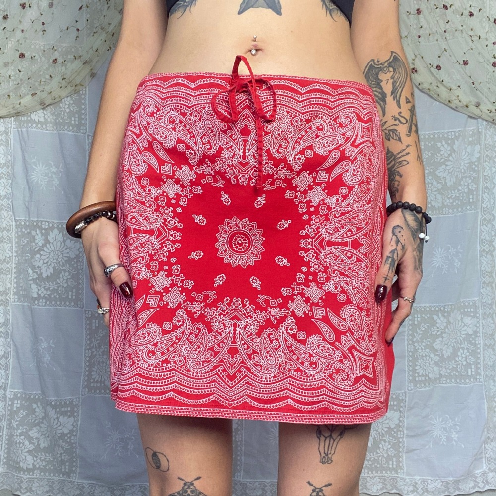 Vtg Y2K Flowers Red Bandana Mid/Low Waist Mini Skirt Boho Grunge Cottage Sz S/M